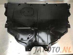 Gebruikte Bodem beschermplaat Mazda 6 SportBreak (GJ/GH/GL) 2.2 SkyActiv-D 175 16V Prijs € 104,95 Margeregeling aangeboden door Japoto Parts B.V.