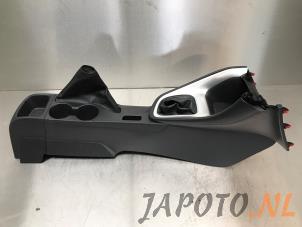 Gebruikte Middenconsoles Toyota Yaris IV (P21/PA1/PH1) 1.5 12V VVT-i Prijs € 157,45 Margeregeling aangeboden door Japoto Parts B.V.