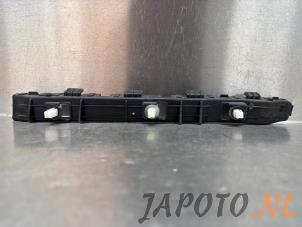 Gebruikte Bumpersteun links-achter Kia Cee'd (JDB5) 1.6 CRDi 16V VGT Prijs € 19,99 Margeregeling aangeboden door Japoto Parts B.V.
