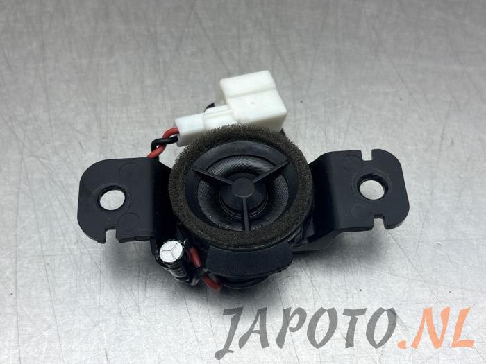 Tweeter van een Kia Cee'd (JDB5) 1.6 CRDi 16V VGT 2015