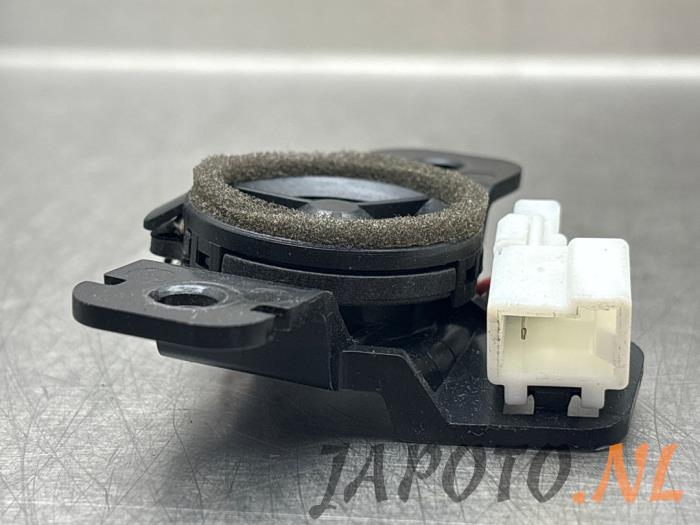 Tweeter van een Kia Cee'd (JDB5) 1.6 CRDi 16V VGT 2015