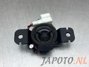 Gebruikte Tweeter Kia Cee'd (JDB5) 1.6 CRDi 16V VGT Prijs € 26,20 Margeregeling aangeboden door Japoto Parts B.V.