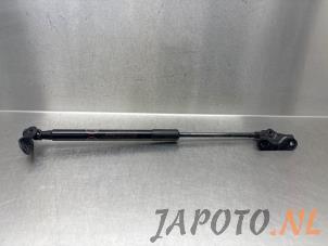 Gebruikte Gasdemper links-achter Toyota Auris (E18) 1.8 16V Hybrid Prijs € 9,95 Margeregeling aangeboden door Japoto Parts B.V.
