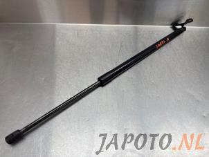 Gebruikte Gasdemper rechts-achter Hyundai i40 CW (VFC) 1.6 GDI 16V Prijs € 19,95 Margeregeling aangeboden door Japoto Parts B.V.