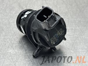Gebruikte Ruitensproeierpomp achter Suzuki Celerio (LF) 1.0 12V Dualjet Prijs € 15,74 Margeregeling aangeboden door Japoto Parts B.V.