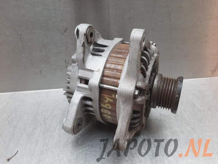 Dynamo van een Nissan Qashqai (J10) 2.0 16V 2011
