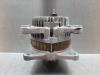 Dynamo van een Nissan Qashqai (J10) 2.0 16V 2011