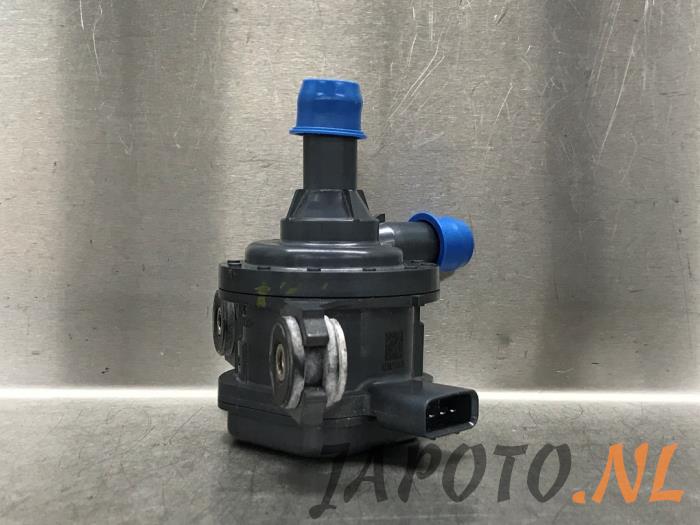 Gebruikte Waterpomp Mazda 2 Hybrid 1.5 12V Prijs € 157,45 Margeregeling aangeboden door Japoto Parts B.V.