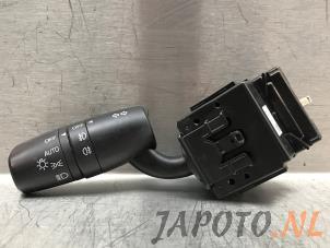 Gebruikte Schakelaar Licht Mazda CX-3 (DJ/DK) 2.0 SkyActiv-G 120 Prijs € 41,95 Margeregeling aangeboden door Japoto Parts B.V.