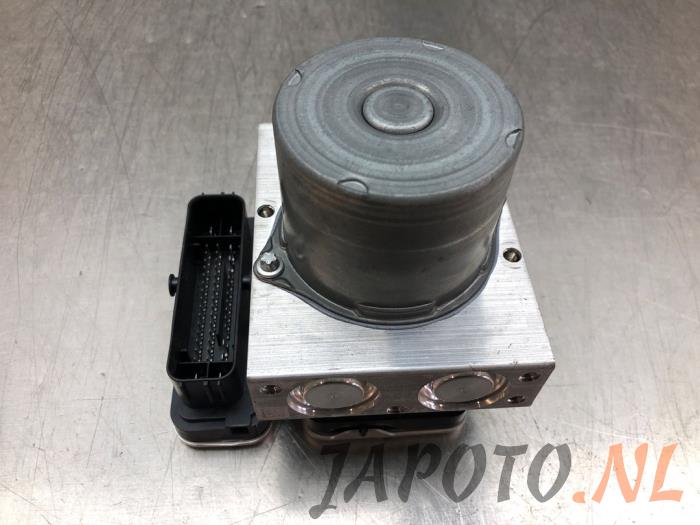 Gebruikte ABS Pomp Mazda 2 Hybrid 1.5 12V Prijs € 367,45 Margeregeling aangeboden door Japoto Parts B.V.