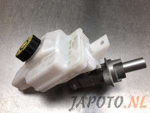 Gebruikte Hoofdremcilinder Mazda 2 Hybrid 1.5 12V Prijs € 78,70 Margeregeling aangeboden door Japoto Parts B.V.