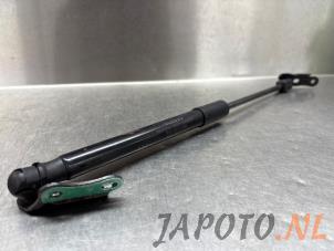 Gebruikte Gasdemper rechts-achter Toyota Aygo X 1.0 12V VVT-i Prijs € 34,95 Margeregeling aangeboden door Japoto Parts B.V.
