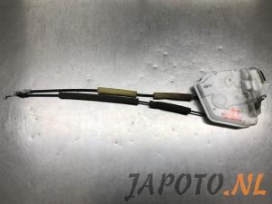 Gebruikte Deurslot Mechaniek 4Deurs links-achter Mazda CX-3 (DJ/DK) 2.0 SkyActiv-G 120 Prijs € 36,74 Margeregeling aangeboden door Japoto Parts B.V.