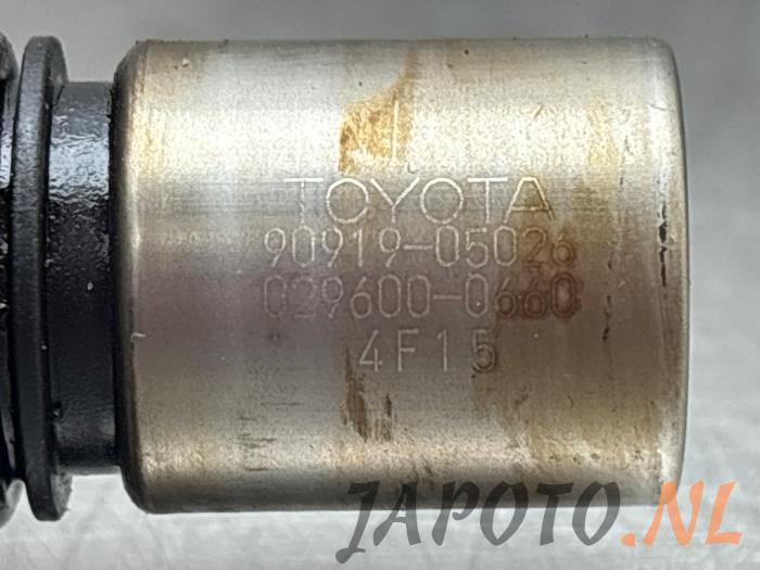 Krukas sensor van een Toyota Avensis Wagon (T25/B1E) 2.0 16V VVT-i D4 2005