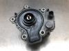 Waterpomp van een Toyota Yaris III (P13), 2010 / 2020 1.5 16V Hybrid, Hatchback, Elektrisch Benzine, 1.497cc, 74kW (101pk), FWD, 1NZFXE, 2012-03 / 2020-06, NHP13 2013