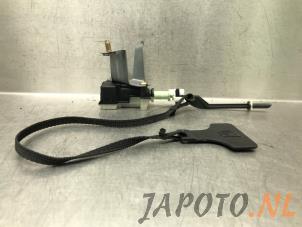 Gebruikte Motor Tankklepvergrendeling Toyota Avensis Wagon (T25/B1E) 2.0 16V VVT-i D4 Prijs € 74,95 Margeregeling aangeboden door Japoto Parts B.V.
