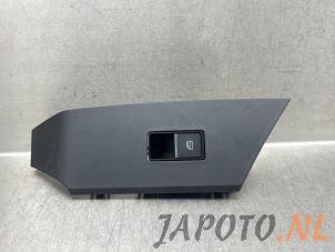 Gebruikte Raam schakelaar elektrisch Mazda MX-30 e-SkyActiv 145 Prijs € 36,70 Margeregeling aangeboden door Japoto Parts B.V.