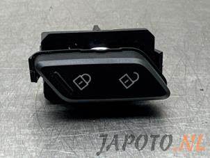 Gebruikte Centrale deurvergrendeling Schakelaar Mazda MX-30 e-SkyActiv 145 Prijs € 20,95 Margeregeling aangeboden door Japoto Parts B.V.