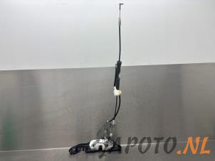 Gebruikte Deurslot Mechaniek 4Deurs links-achter Mazda MX-30 e-SkyActiv 145 Prijs € 52,45 Margeregeling aangeboden door Japoto Parts B.V.