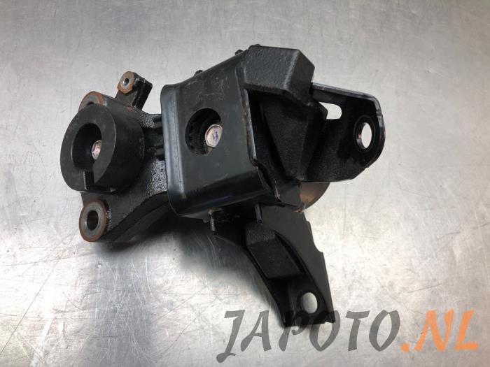Gebruikte Motorsteun Suzuki Swift (ZCE/ZDE) 1.2 VVT 12V Hybrid Prijs € 52,45 Margeregeling aangeboden door Japoto Parts B.V.