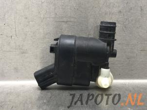 Gebruikte Ruitensproeierpomp voor Hyundai Bayon 1.0 T-GDI 12V Mild Hybrid 48V Prijs € 36,70 Margeregeling aangeboden door Japoto Parts B.V.