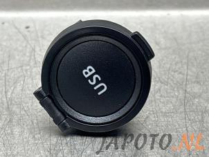 Gebruikte USB stekker Suzuki Swift (ZCE/ZDE) 1.2 VVT 12V Hybrid Prijs € 36,70 Margeregeling aangeboden door Japoto Parts B.V.