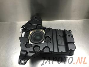 Gebruikte Subwoofer Hyundai Bayon 1.0 T-GDI 12V Mild Hybrid 48V Prijs € 209,95 Margeregeling aangeboden door Japoto Parts B.V.