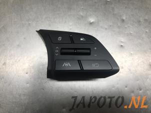 Gebruikte Cruise Control Bediening Hyundai Bayon 1.0 T-GDI 12V Mild Hybrid 48V Prijs € 52,45 Margeregeling aangeboden door Japoto Parts B.V.