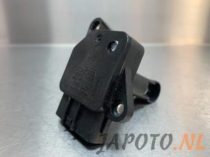 Gebruikte Luchthoeveelheidsmeter Toyota Yaris II (P9) 1.3 16V VVT-i Prijs € 36,70 Margeregeling aangeboden door Japoto Parts B.V.