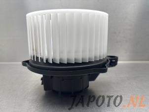 Gebruikte Kachel Ventilatiemotor Hyundai i30 Wagon (PDEF5) 1.0 T-GDI 12V Prijs € 78,70 Margeregeling aangeboden door Japoto Parts B.V.