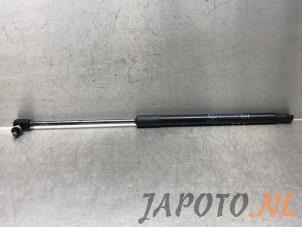 Gebruikte Kofferdekseldemper rechts-achter Hyundai i30 Wagon (PDEF5) 1.0 T-GDI 12V Prijs € 20,95 Margeregeling aangeboden door Japoto Parts B.V.