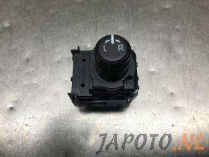 Gebruikte Schakelaar Spiegel Toyota Yaris Cross (PB1/PJ1) 1.5 12V Hybrid 115 Prijs € 52,45 Margeregeling aangeboden door Japoto Parts B.V.