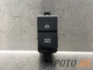 Gebruikte Schakelaar handrem Mazda MX-30 e-SkyActiv 145 Prijs € 52,45 Margeregeling aangeboden door Japoto Parts B.V.