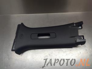 Gebruikte Middenstijl links Mitsubishi Eclipse Cross (GK/GL) 2.4 16V PHEV 4x4 Prijs € 26,20 Margeregeling aangeboden door Japoto Parts B.V.