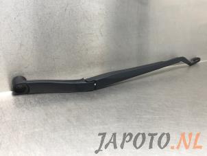 Gebruikte Ruitenwisserarm voor Kia Niro I (DE) 1.6 GDI Hybrid Prijs € 15,70 Margeregeling aangeboden door Japoto Parts B.V.