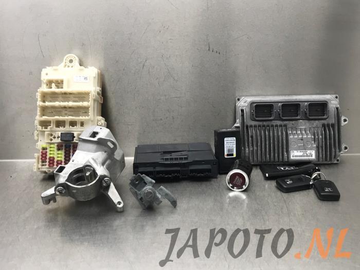 Gebruikte Kontaktslot + computer Honda HR-V (RU) 1.5 i-VTEC 16V Prijs € 314,95 Margeregeling aangeboden door Japoto Parts B.V.