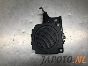 Gebruikte VESS luidspreker Mitsubishi Eclipse Cross (GK/GL) 2.4 16V PHEV 4x4 Prijs € 52,45 Margeregeling aangeboden door Japoto Parts B.V.