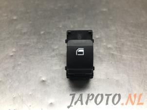 Gebruikte Schakelaar Elektrisch Raam Hyundai Bayon Prijs € 26,24 Margeregeling aangeboden door Japoto Parts B.V.