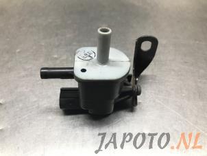 Gebruikte Vacuum ventiel Toyota Yaris III (P13) 1.5 16V Hybrid Prijs € 15,70 Margeregeling aangeboden door Japoto Parts B.V.