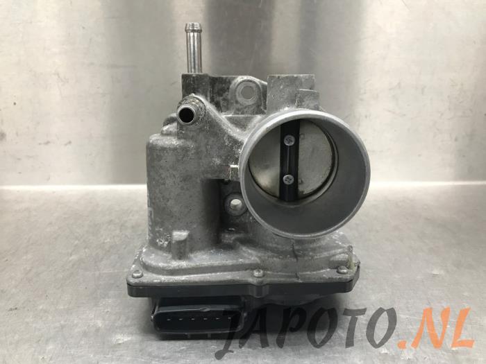 Gebruikte Gasklephuis Toyota Yaris III (P13) 1.5 16V Hybrid Prijs € 26,20 Margeregeling aangeboden door Japoto Parts B.V.