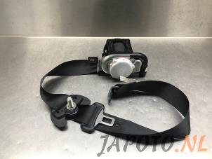 Gebruikte Veiligheidsgordel links-achter Mitsubishi Eclipse Cross (GK/GL) 2.4 16V PHEV 4x4 Prijs € 262,45 Margeregeling aangeboden door Japoto Parts B.V.