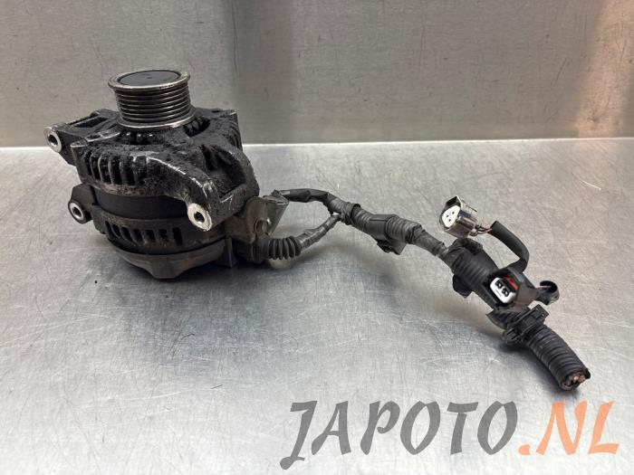 Gebruikte Alternator Toyota Corolla Verso (R10/11) 2.2 D-4D 16V Prijs € 52,45 Margeregeling aangeboden door Japoto Parts B.V.