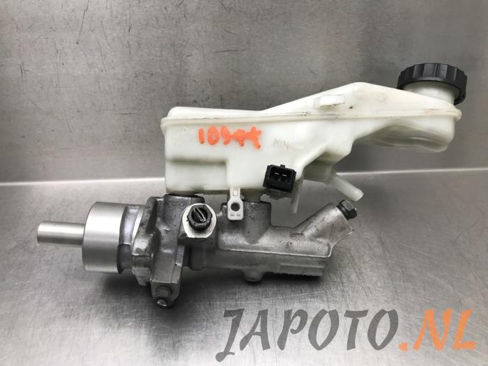 Gebruikte Hoofdremcilinder Toyota Corolla Verso (R10/11) 2.2 D-4D 16V Prijs € 26,20 Margeregeling aangeboden door Japoto Parts B.V.