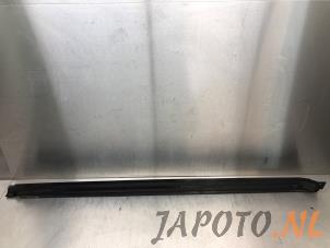 Gebruikte Sideskirt links Mitsubishi Eclipse Cross (GK/GL) 2.4 16V PHEV 4x4 Prijs € 131,20 Margeregeling aangeboden door Japoto Parts B.V.