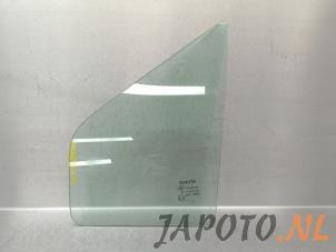 Gebruikte Driehoeks Ruit links-voor Toyota Yaris III (P13) 1.33 16V Dual VVT-I Prijs € 26,23 Margeregeling aangeboden door Japoto Parts B.V.