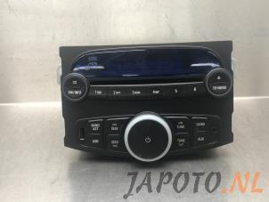Gebruikte Radio CD Speler Chevrolet Spark (M300) 1.2 16V Prijs € 131,20 Margeregeling aangeboden door Japoto Parts B.V.