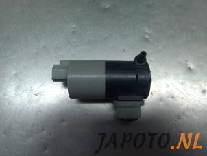 Gebruikte Ruitensproeierpomp voor Toyota Aygo (B40) 1.0 12V VVT-i Prijs € 10,45 Margeregeling aangeboden door Japoto Parts B.V.