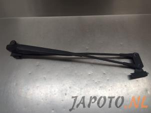 Gebruikte Ruitenwisserarm voor Toyota Aygo (B40) 1.0 12V VVT-i Prijs € 31,45 Margeregeling aangeboden door Japoto Parts B.V.