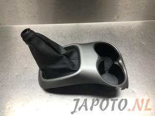 Gebruikte Versnellingspookhoes Toyota Aygo (B40) 1.0 12V VVT-i Prijs € 26,20 Margeregeling aangeboden door Japoto Parts B.V.