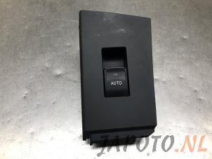 Gebruikte Ruit schakelaar elektrisch Toyota Auris (E18) 1.8 16V Hybrid Prijs € 15,70 Margeregeling aangeboden door Japoto Parts B.V.